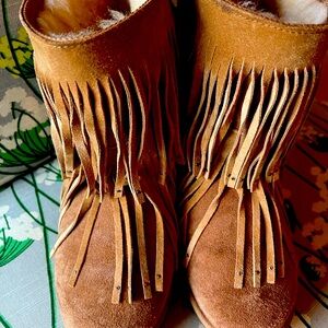 Koolaburra wedge boots suede with fringes size9